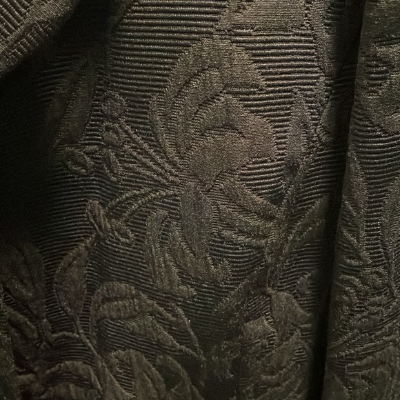 EUC Talbots black blazer with 4 buttons and a floral/paisley pattern thoughtout - Picture 5 of 8
